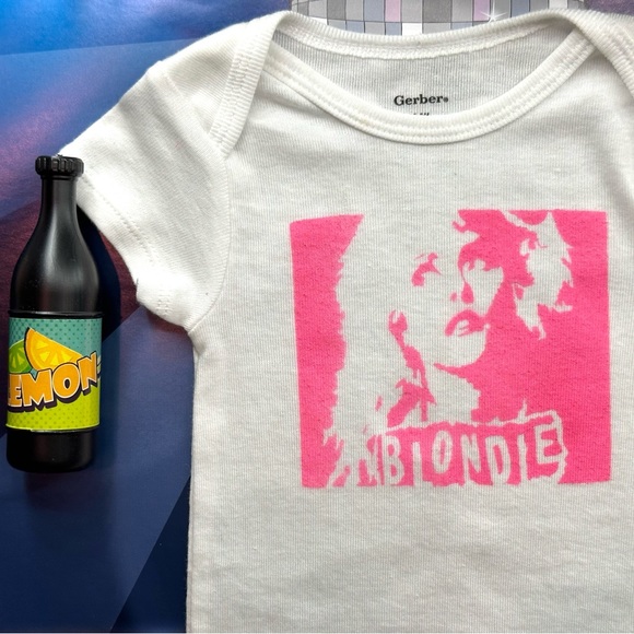 BLONDIE Debbie Harry inspired soft graffiti Gerber baby onesies Preemie - Picture 8 of 14